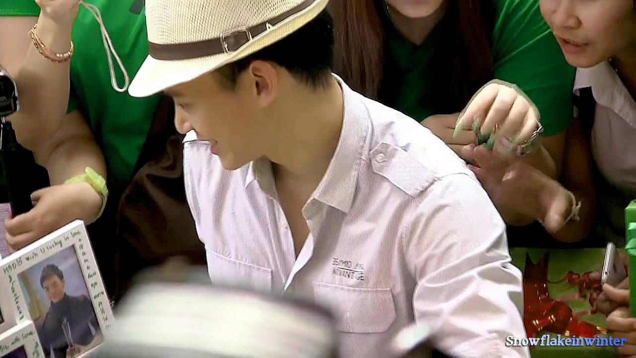 มอบของขวัญ P'Bie 28 Years HBD @ สอนคนตาบอดกรุงเทพ (03-09-13) Part 2