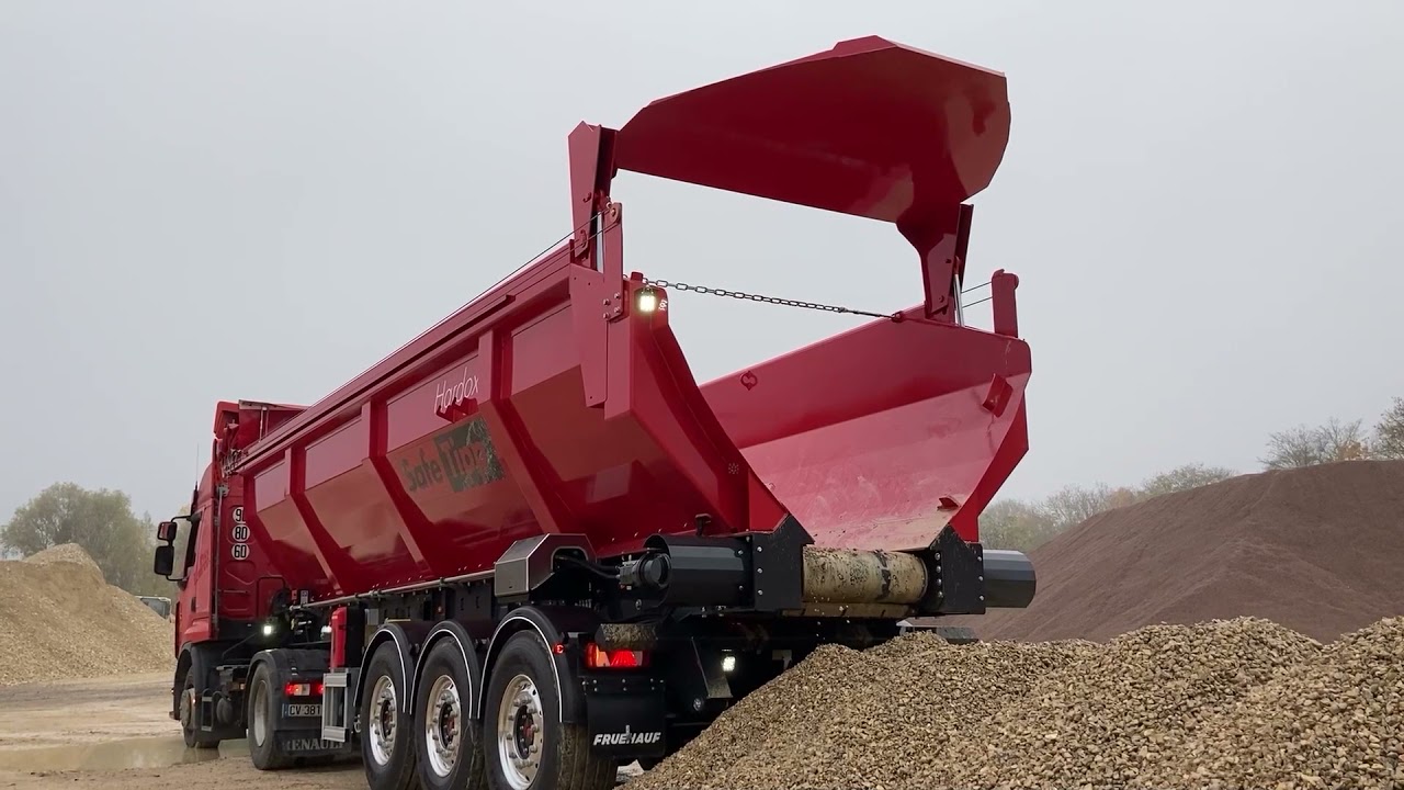FRUEHAUF SAFE-TIPP, la benne à déversement par tapis roulant.
