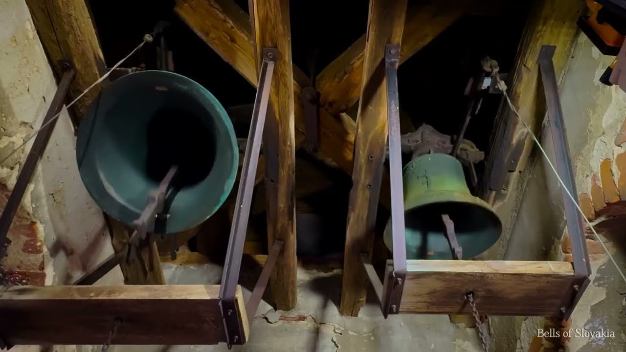 Tekolďany (SK), rímskokatolícky kostol Ružencovej Panny Márie/Church of the Virgin Mary -zvony/bells