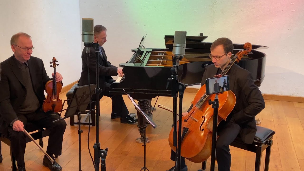 Ave Maria/Caccini arr. Crossland - Mark Wilson/Violin - Pedro Gomes/Cello - Neil Crossland/Piano