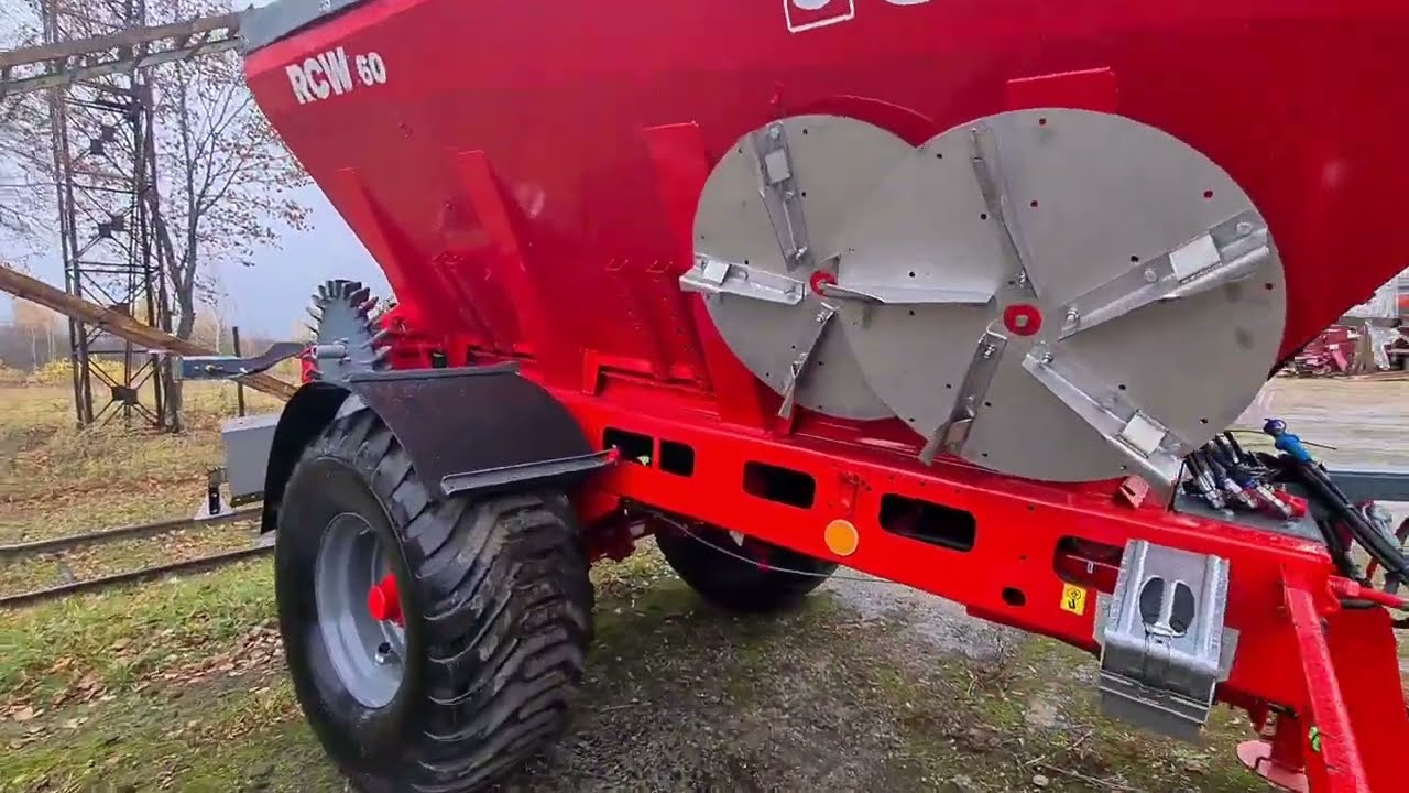 UNIA RCW60 - разбрасыватель минеральных удобрений и извести.    Мини-обзор на складе дистрибьютора.