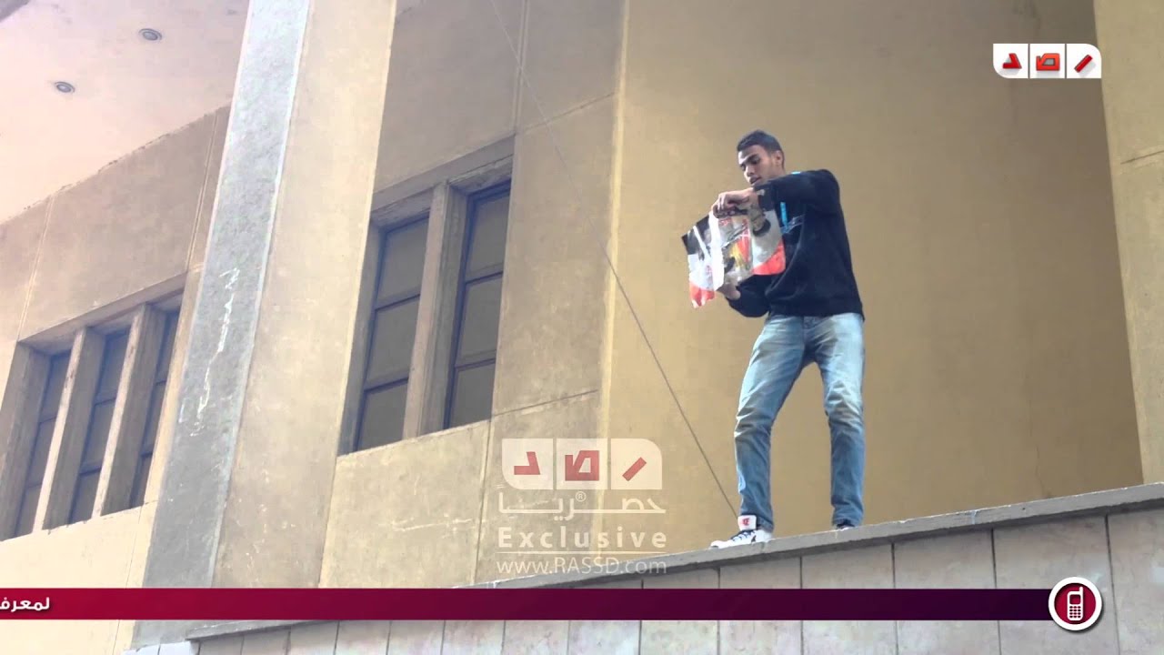 طلاب ضد الانقلاب جامعة حلوان يحتجون على ادارة الجامعة مع اصدقائهم بتهمةاثارة الشغب