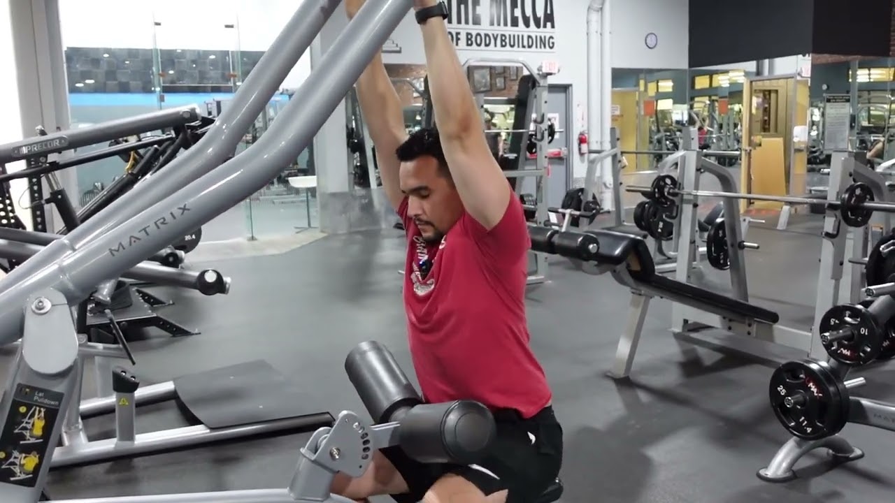 Lat Pulldown (Matrix)