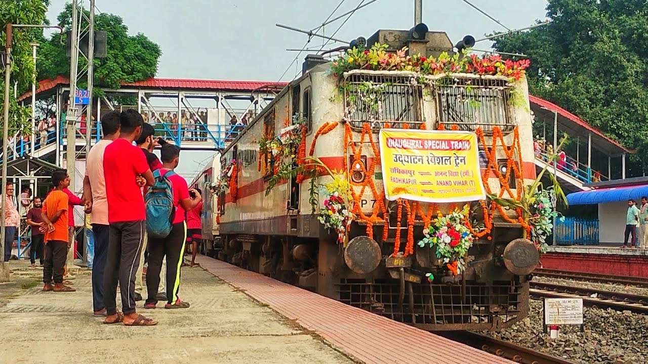 INAUGURATION of RADHIKAPUR ANANDVIHAR EXPRESS || 04011 Radhikapur - Anandvihar Inaugural Run Raiganj