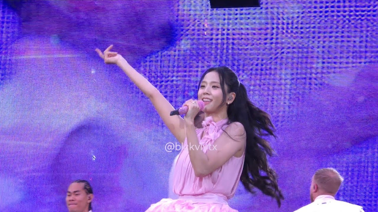 250803 BLACKPINK Deadline in Paris day 2 Jisoo solo (Earthquake + Your Love) 4k fancam