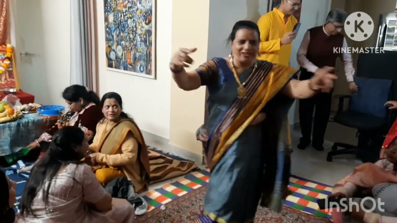 शादी  के कीर्तन में सुंदर सुंदर भजन और सुंदर डांस भी। बहुत बढ़िया हुआ कीर्तन। कृप्या पूरा सुनें।