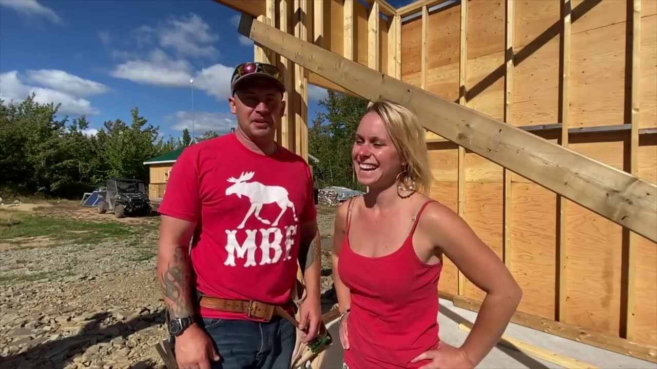 TIMELAPSE | Couple Builds Home in 21 Minutes!