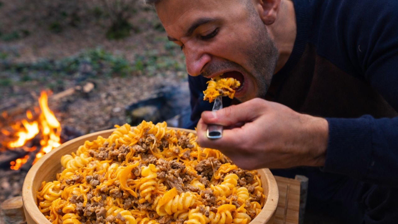 Cheeseburger Pasta Cooked Over Campfire Tastes Incredible