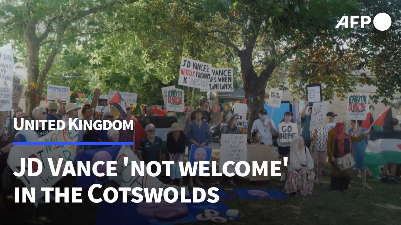 English town protests against JD Vance's holiday | AFP