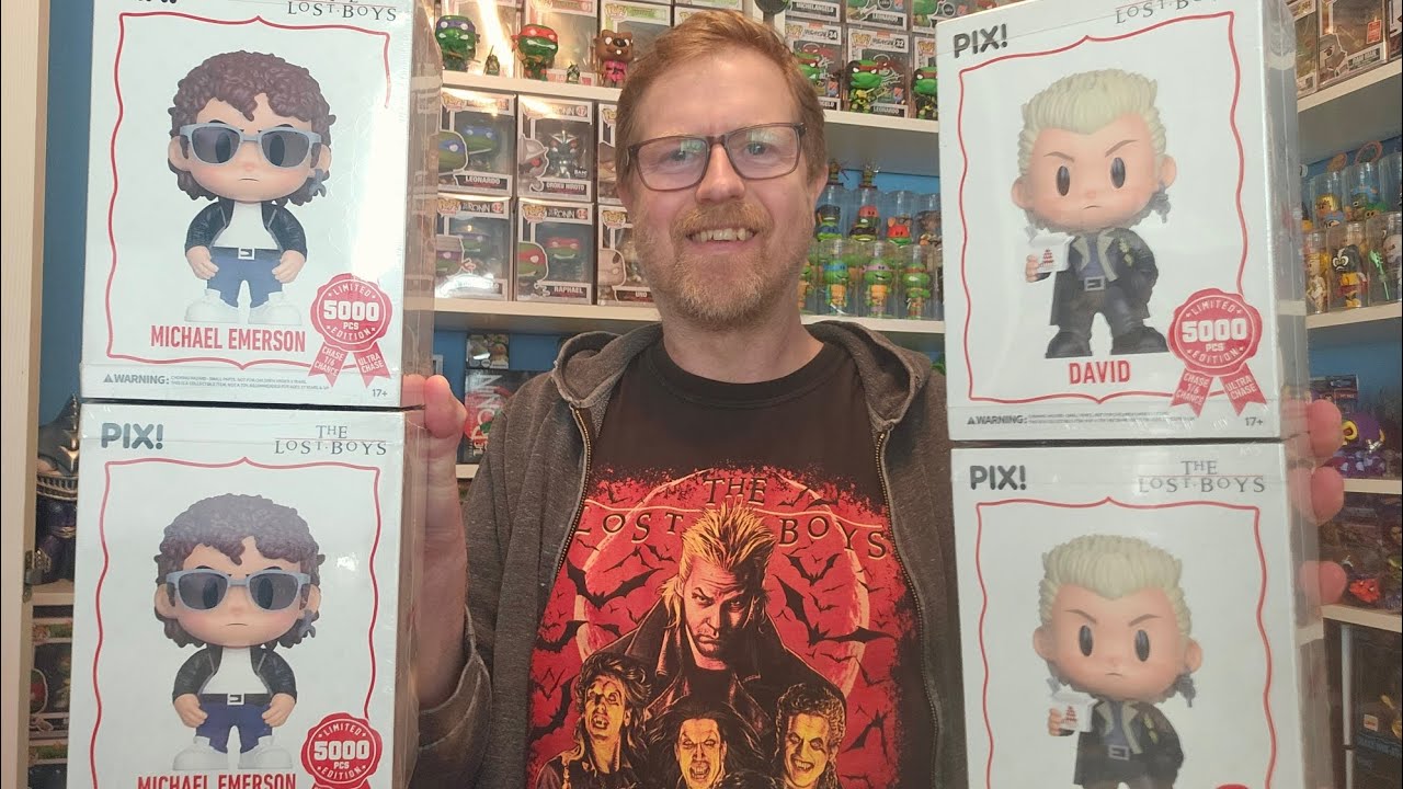 Opening The Lost Boys Thrilljoy figures Michael and David. Did I pull the Vampire chases??? 