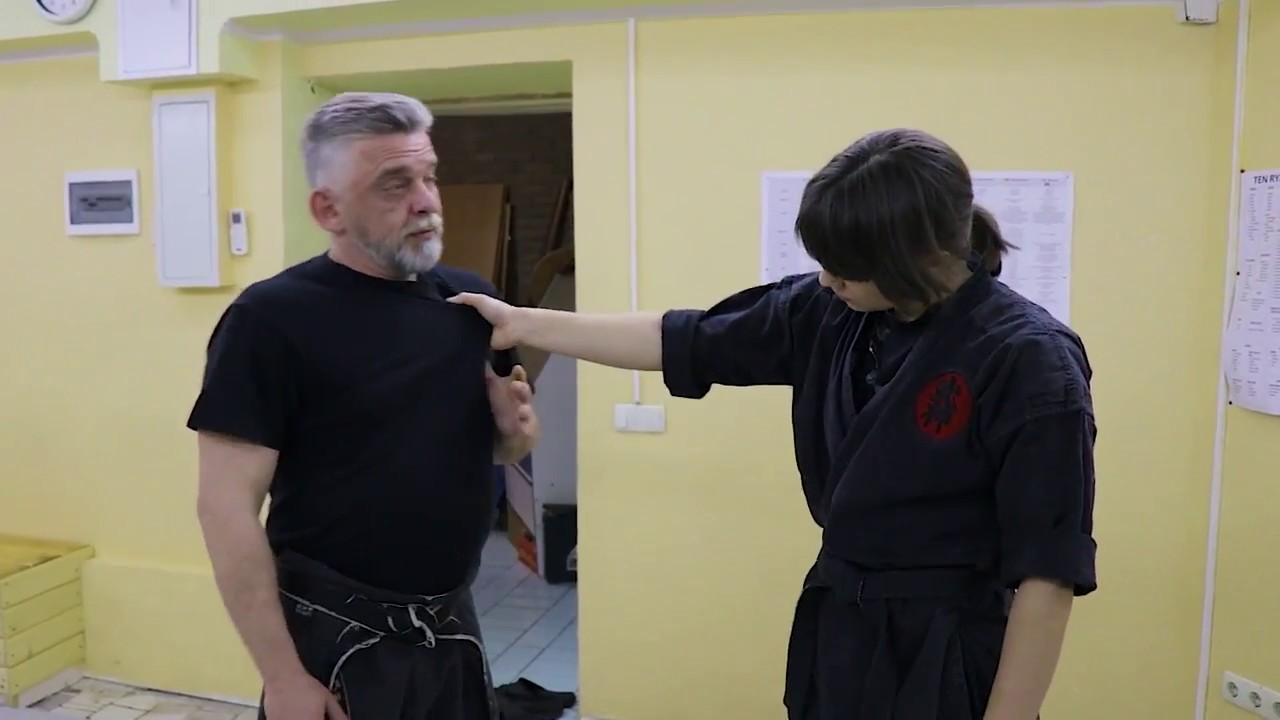 TAKAGI YOSHIN RYU. KIHON-GATA - SOME IMPORTANT POINTS IN THE BASIC TECHNIQUE.