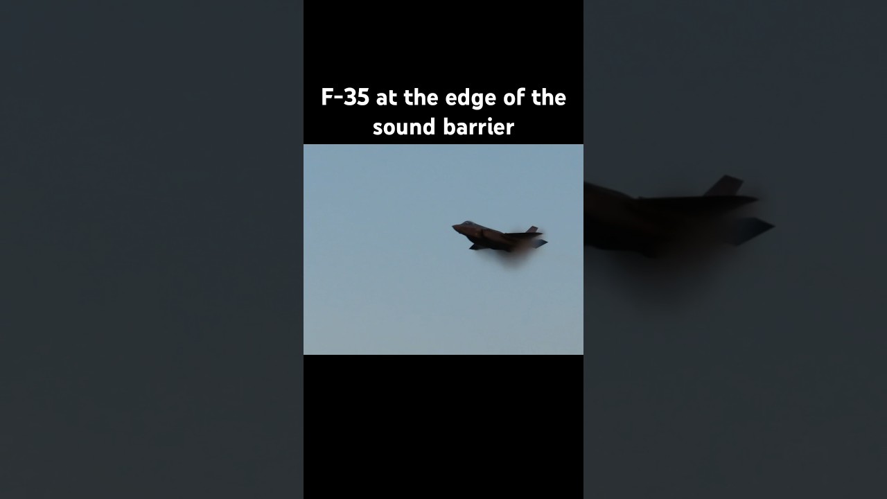 F-35 at the edge of the sound barrier #militaryaircraft #aviation #osh24 #f35 #airshow #fighterjet