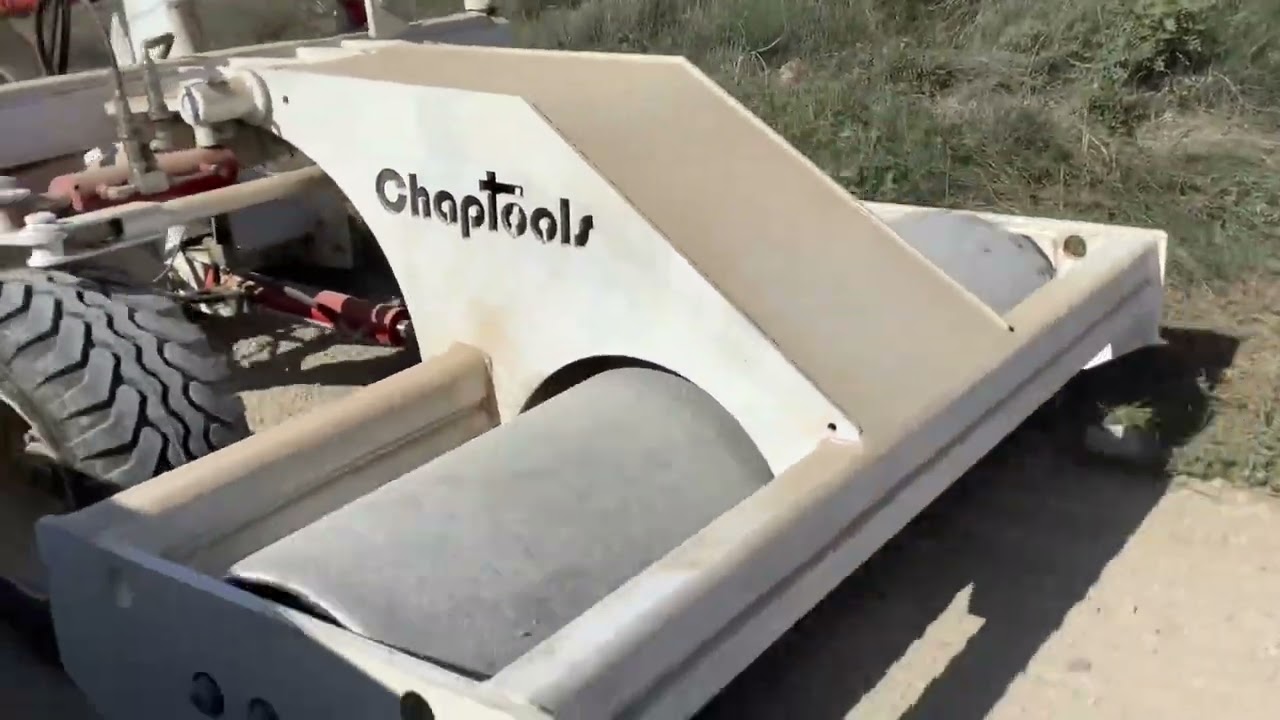 Arreglando caminos de tierra en Remolinos (Zaragoza) con la niveladora arrastrada ligera Chaptools
