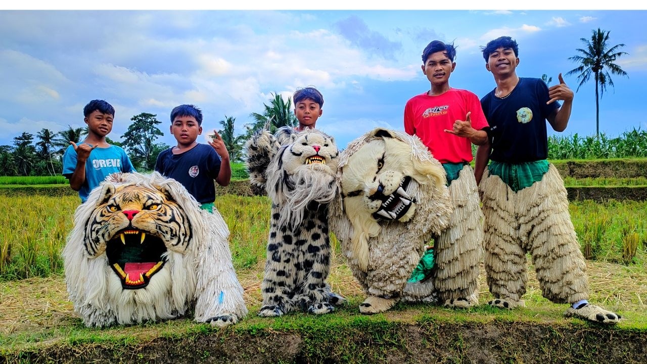 Wildan NgeVlog ngonten memakai Barongan Macan Dan Kucingan