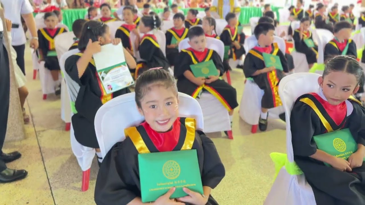 ￼￼ พิธีมอบวุฒิบัตรให้กับบัณฑิตน้อย และปัจฉิมนิเทศนักเรียนชั้น ป.6 และม.3