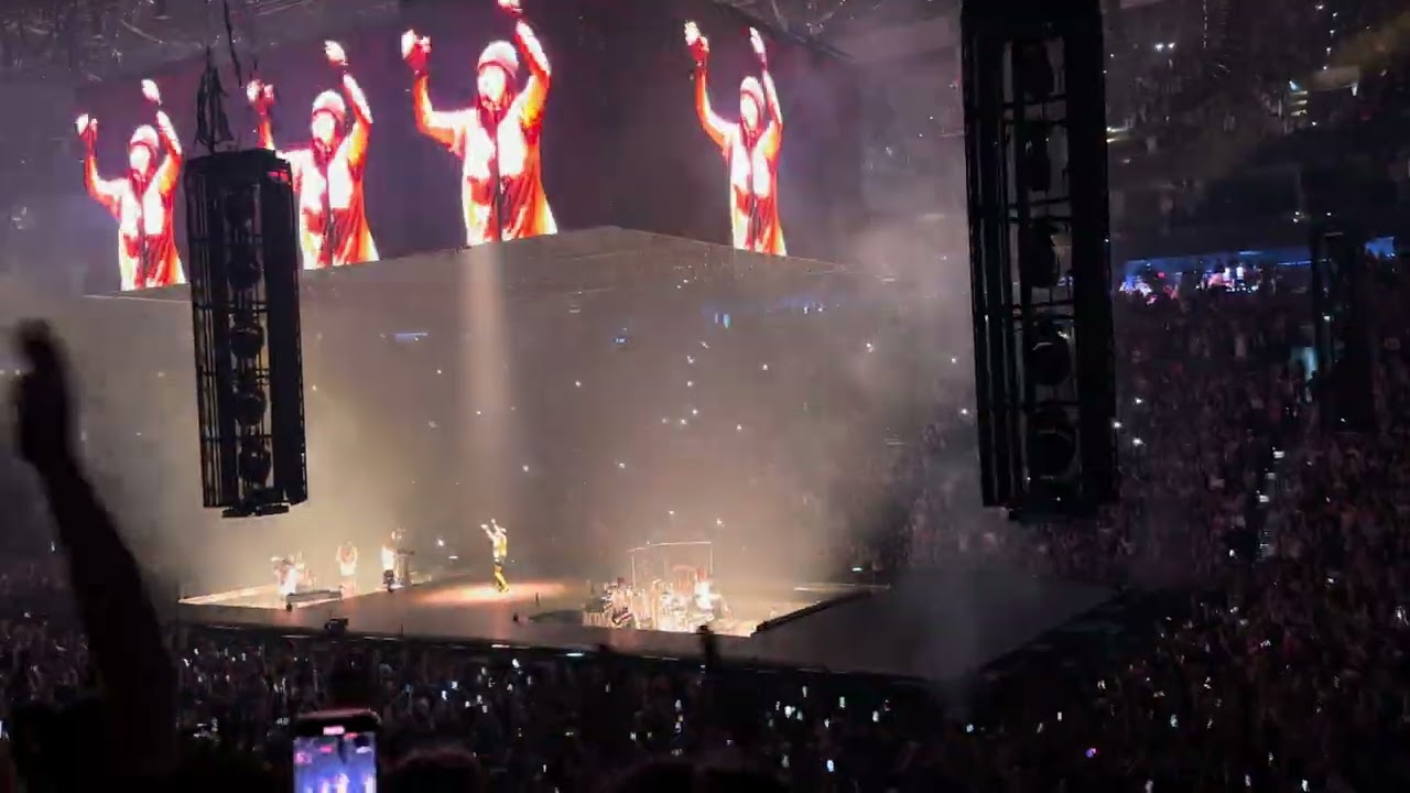 Billie Eilish, Bad Guy - Hit Me Hard and Soft Tour, Philadelphia