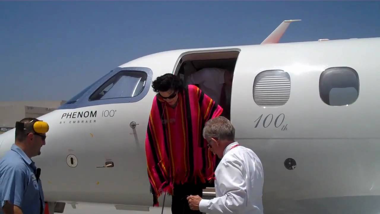 Hollywood legend Jane Russell arrives on JetSuite