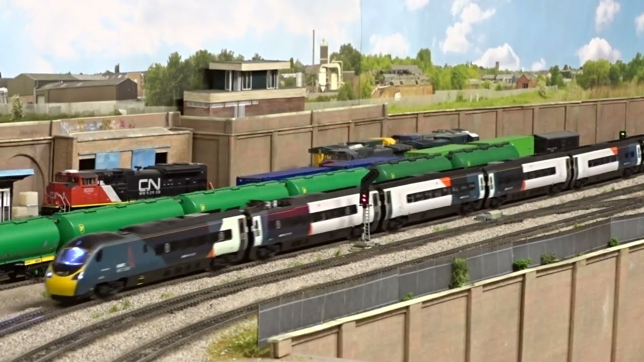 (Video 5) Hornby Class 390 Pendolino Avanti West Coast running session. Valebridge Model Railway