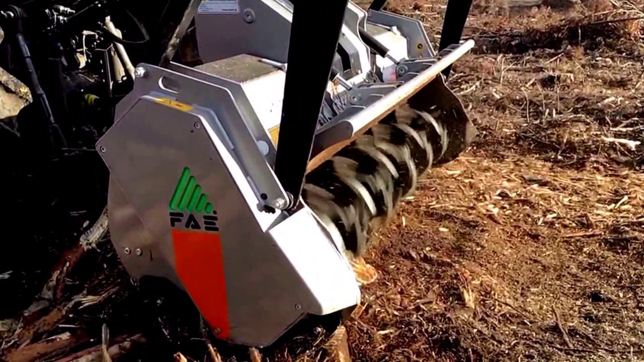 mulczer FAE UML/DT/HD z Valtra N153 (150KM) _rozdrabnianie pozostałości pozrębowych