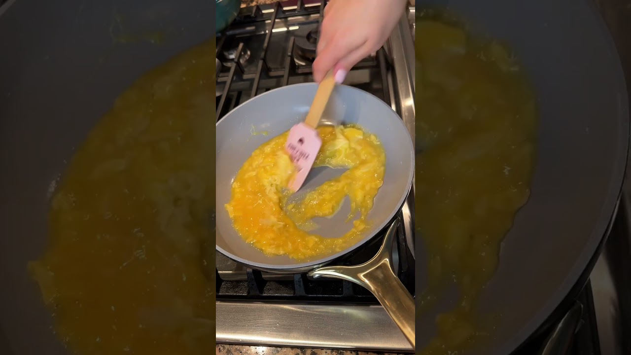 Освоение искусства приготовления французского омлета 🍳👏 #frenchomelette #omelette