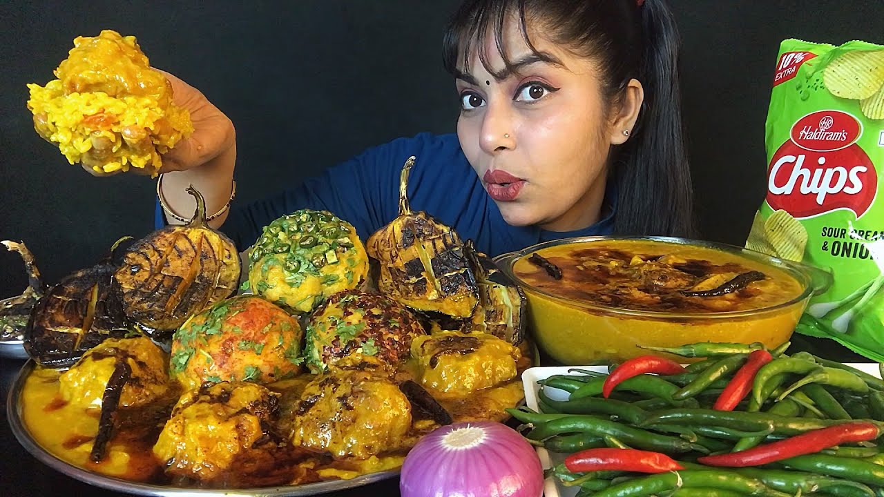 EATING ONION PAKODA KADHI RICE THREE TYPES BHARTA BAINGAN BHARTA BAINGAN ROAST CHILLI | ASMR MUKBANG