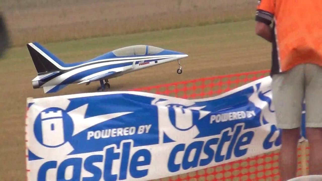 Turbine RC Viper Jet - flies between 2 trees!