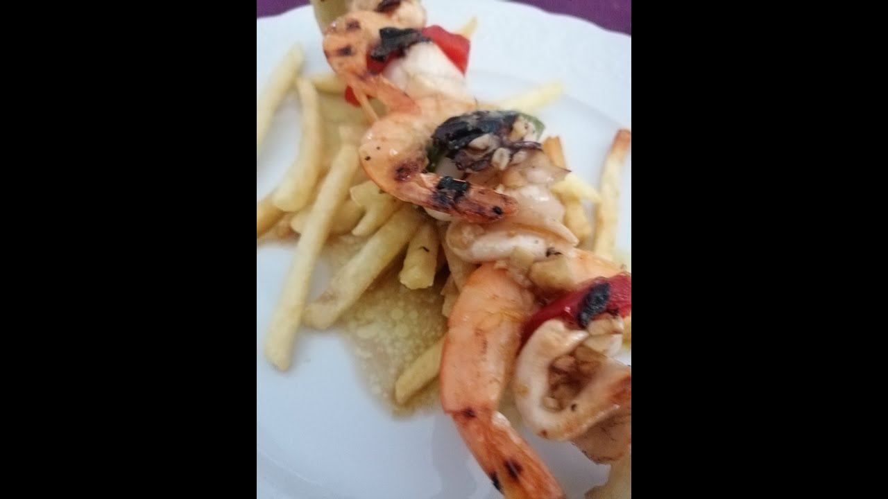 Espetadas de Lulas e Gambas ao molho de manteiga e limão