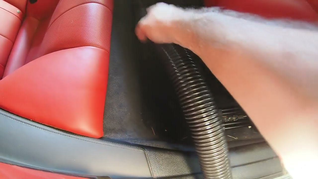 710 M6 Metrovac PRO-83BA-CS using the MVC-268FBK Crevice Tool & 6