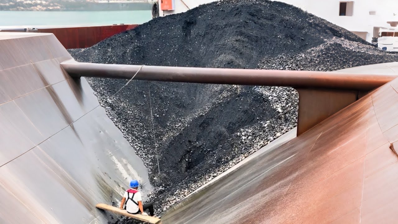 Barge unloading 3730 tons of phosphate ore - Barge work vlog - Relaxing flow