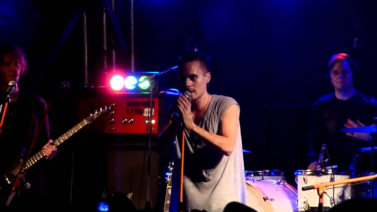 Oskar Linnros - 17 år + Från och med du (Live Kapsylparken Halmstad 2010)