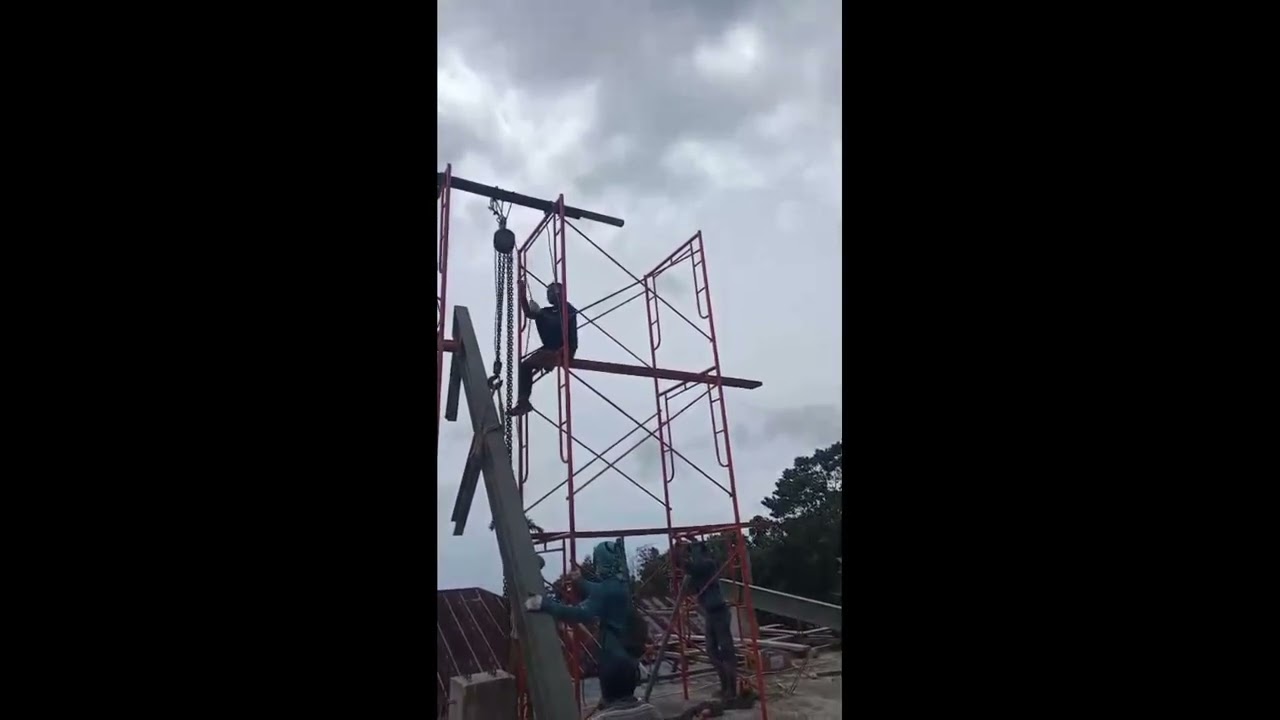 Tudak manuk bakok teing hang kolang ata tu'a duhu ntaung weru