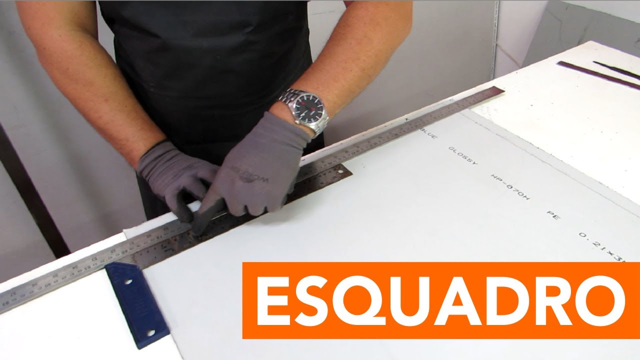 Esquadro e alinhamento de cortes para chapas de ACM