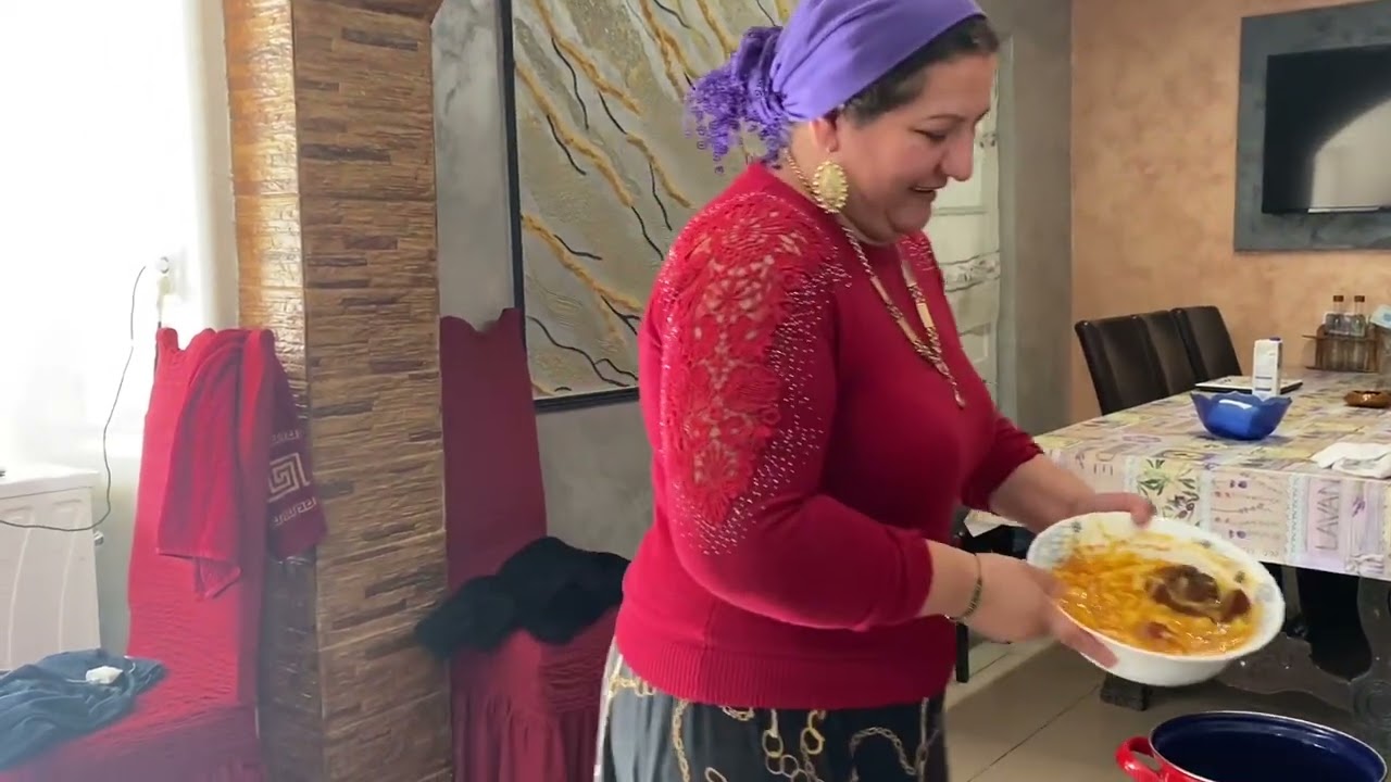 BUCĂTARUL VREA MACAROANE CU BRANZA