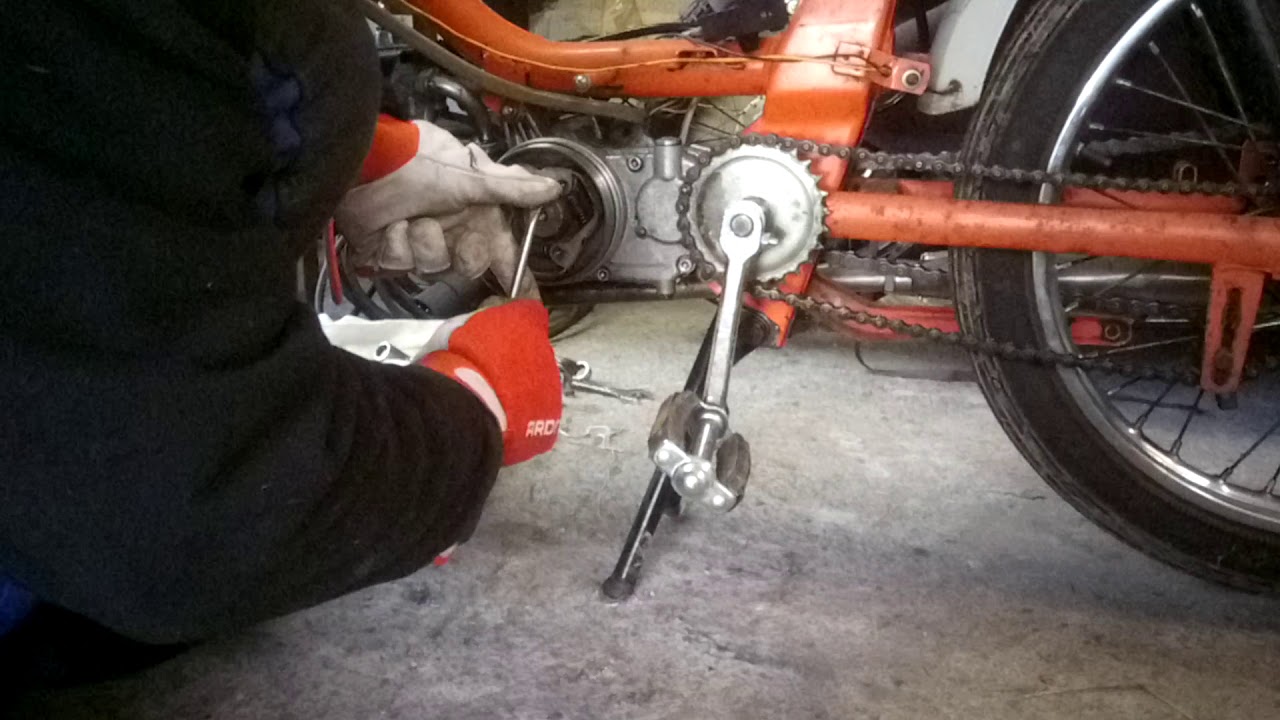 50¢cm GARAGE Demontáž spojky Babetta 207 díl č. 2