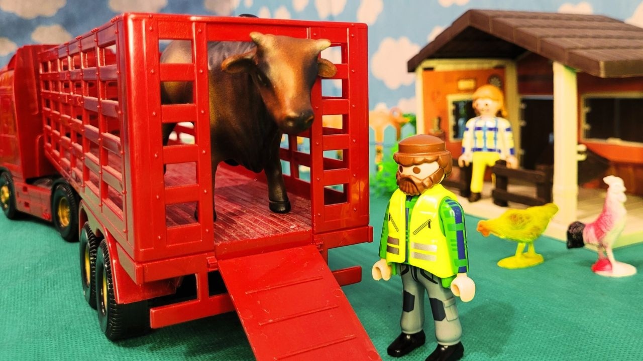 RED TRUCK AND THE FARM ANIMALS | CAMINHÃO VERMELHO E OS ANIMAIS DA FAZENDA