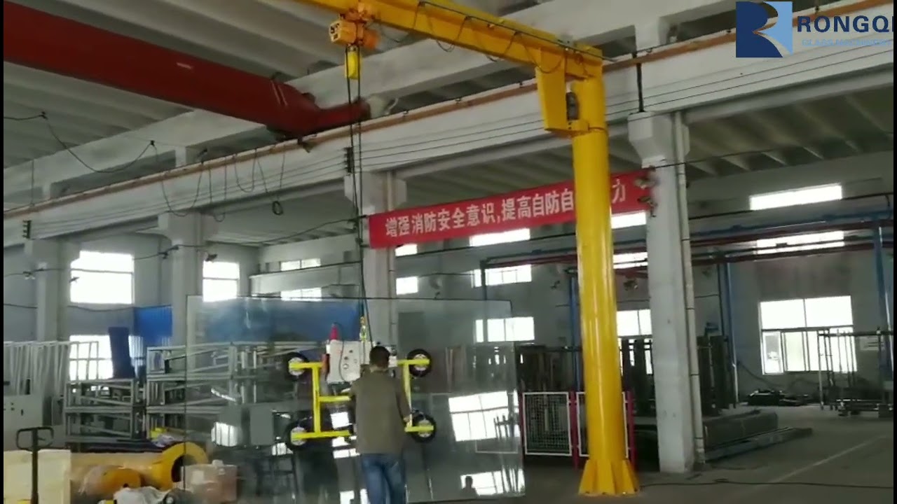 GLASS LIFTING CRANE WITH ELECTRICAL GLASS SUCKER