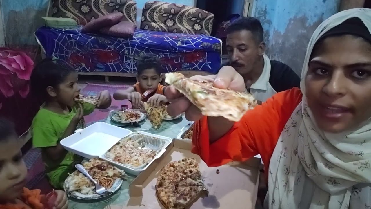 الاكل طعمه جميل واحلى لما لمه العيله دي حلوه ❤️❤️😋