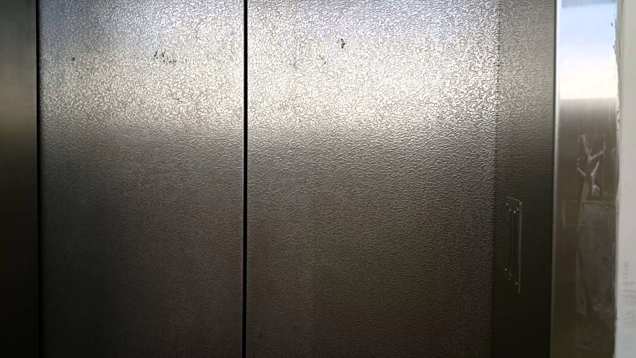 荃灣荃灣多層停車場大廈TOSHIBA升降機