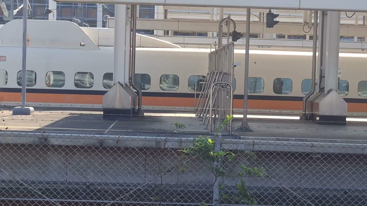 3B月台700T高鐵列車出發