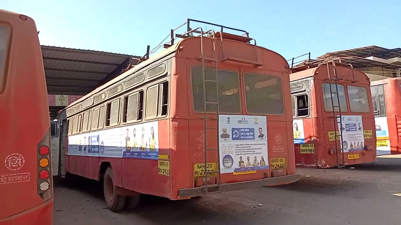 BL 2133 Old Bus  Devgad Depot #msrtc #bus #travel #vehicles #transport #lalpari #kokan #devgad #old 