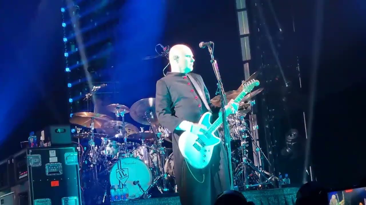Smashing Pumpkins - Zoo Station [U2 Cover] (2024-06-07 Utilita Arena, Birmingham, UK)