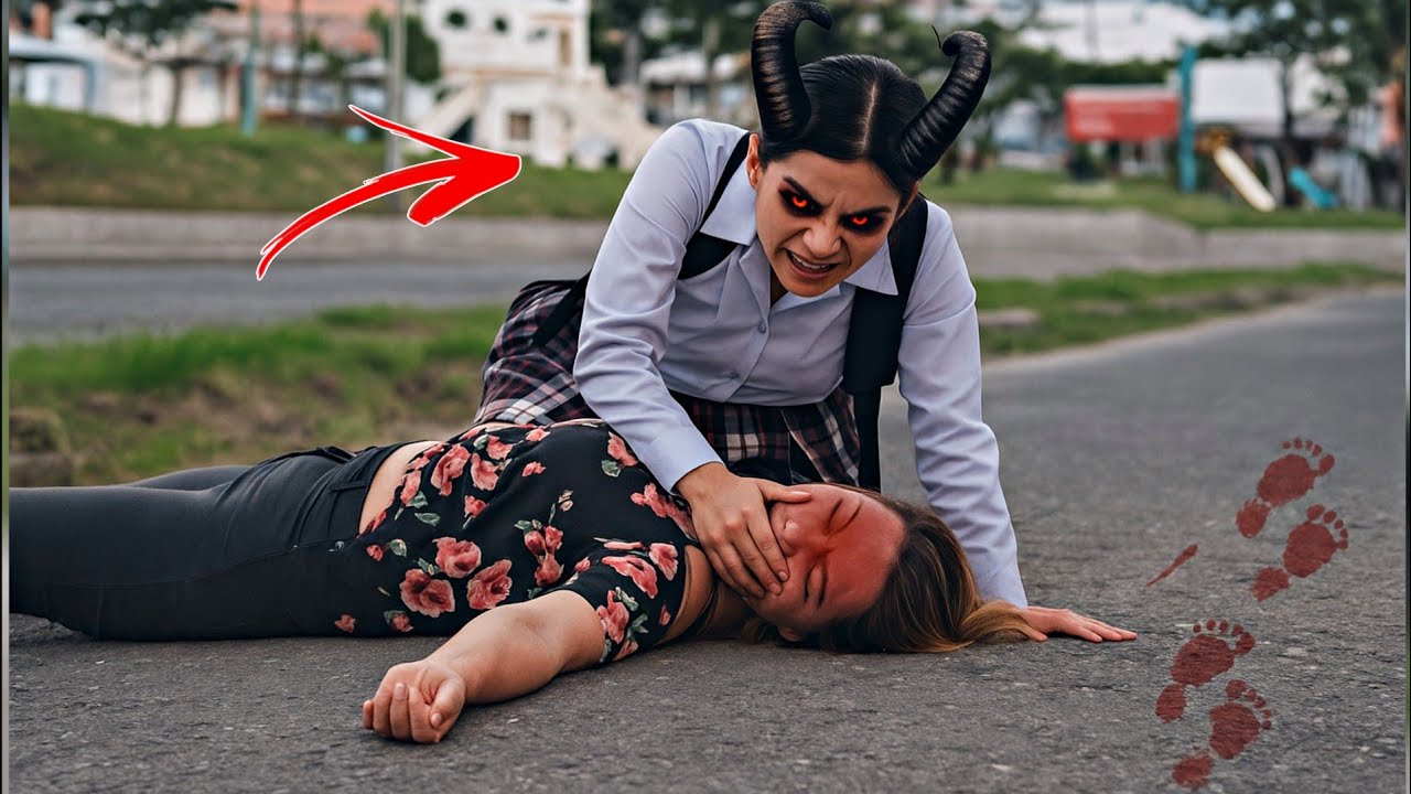 Film|| Gabadhaan waxa hooyadeed ku dhacay baabuur iyada oo arkaysa balse...