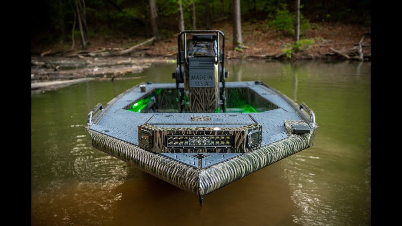 2070 Center Console Bay Hull w/Yamaha 200