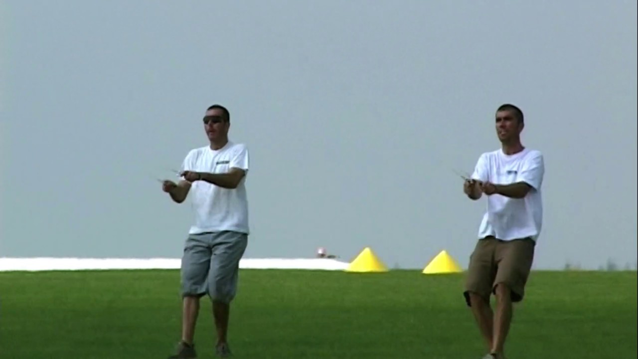 EVOLVER pair sport kite team routine. James & Carl Robertshaw