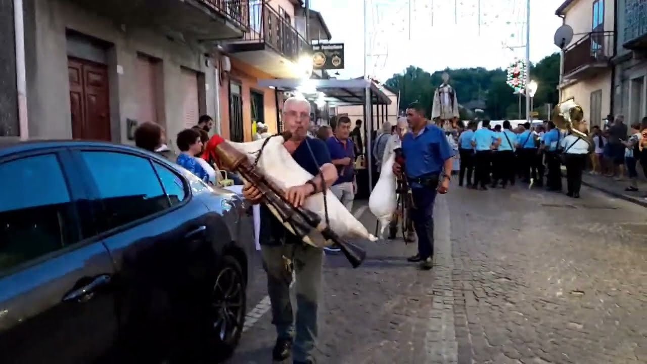 Spadola (VV) 24/07/2025: inizio novena San Nicola di Bari con i zampognari.