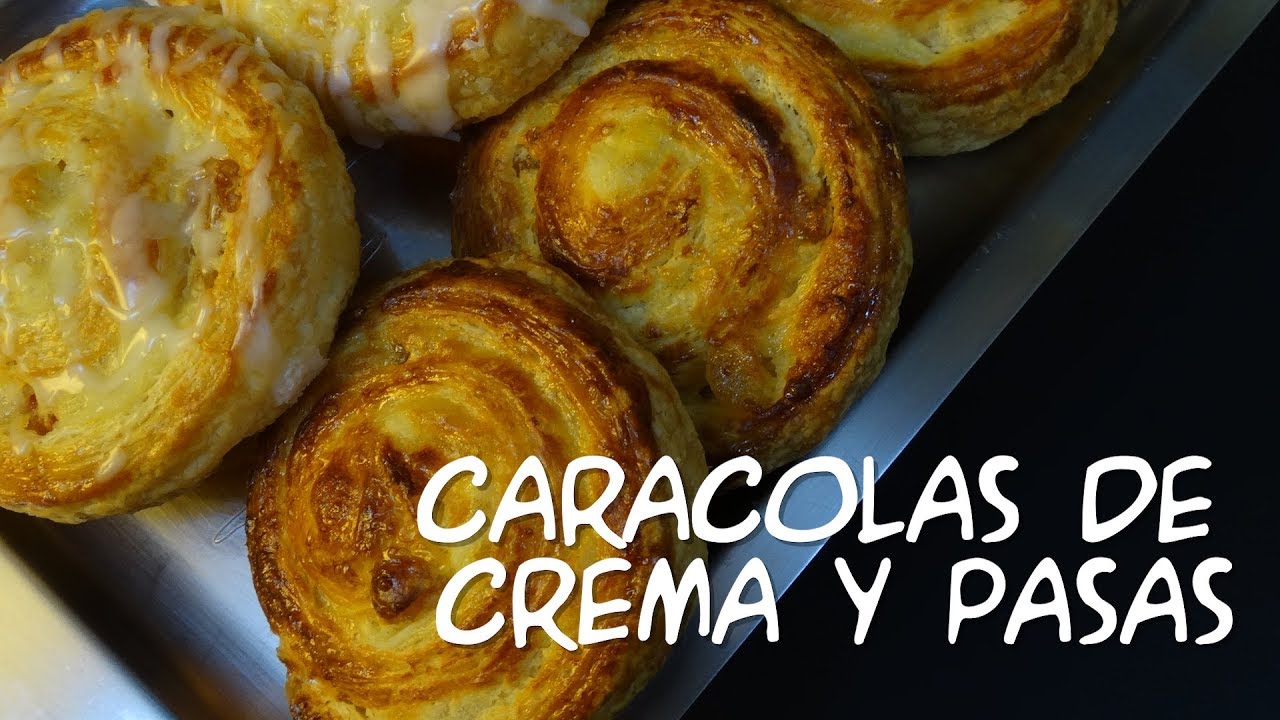 Caracolas con pasas y crema pastelera.