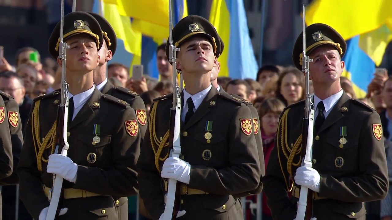 Церемонія підняття Державного прапора України на Софійській площі в Києві