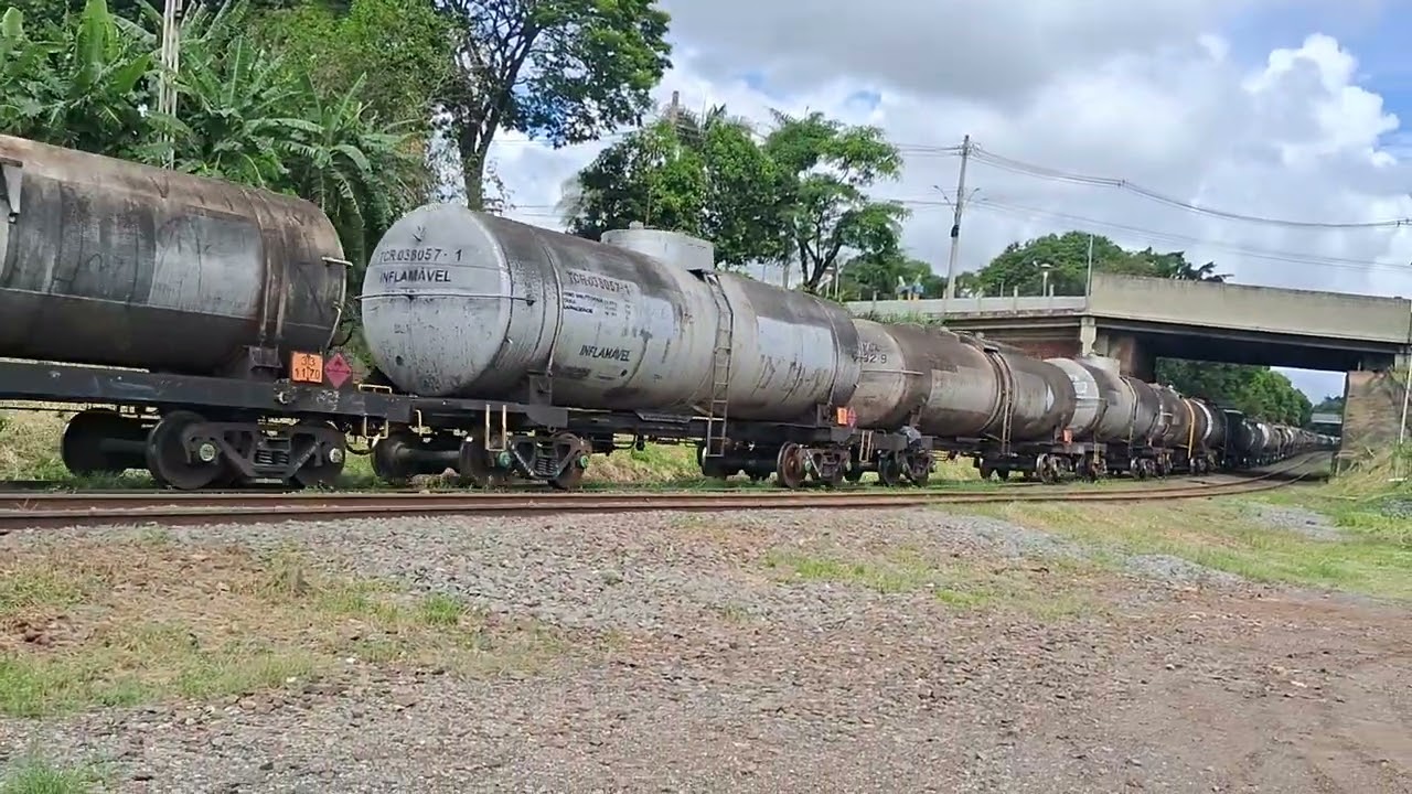 Vagões tanques indo para o carregamento.