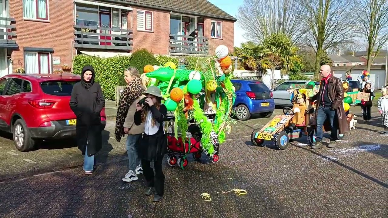 SKL Kinderoptocht schooloptocht Karnaval Lepelstraat Carnaval 2025 Op Straotse Safaori vanaf school