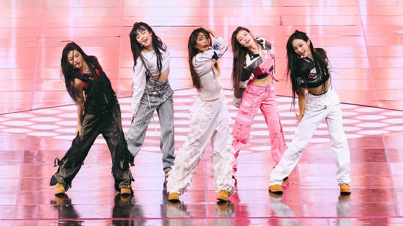 230611 뉴진스 NewJeans 'Attention' 4K 60P 직캠 @위버스콘 by DaftTaengk